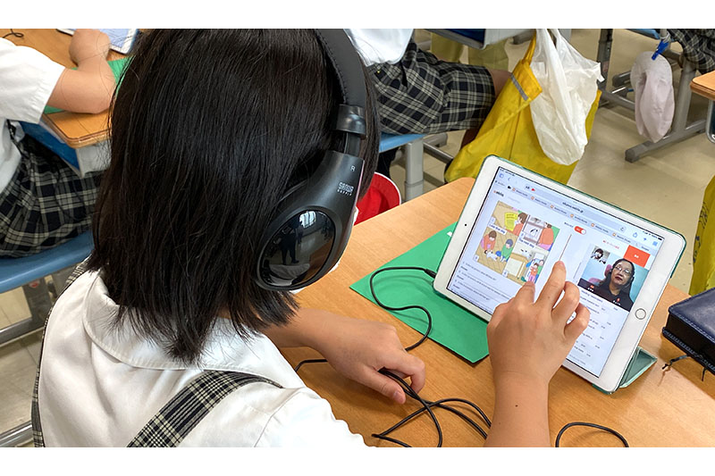 Weblio Conversation<br>(iPad右上の講師とマンツーマンで会話)