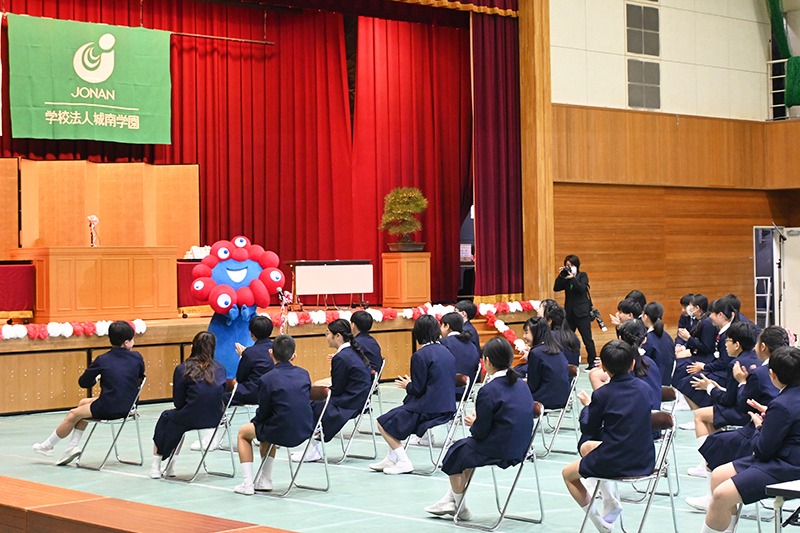 ミャクミャク来校(卒業式)