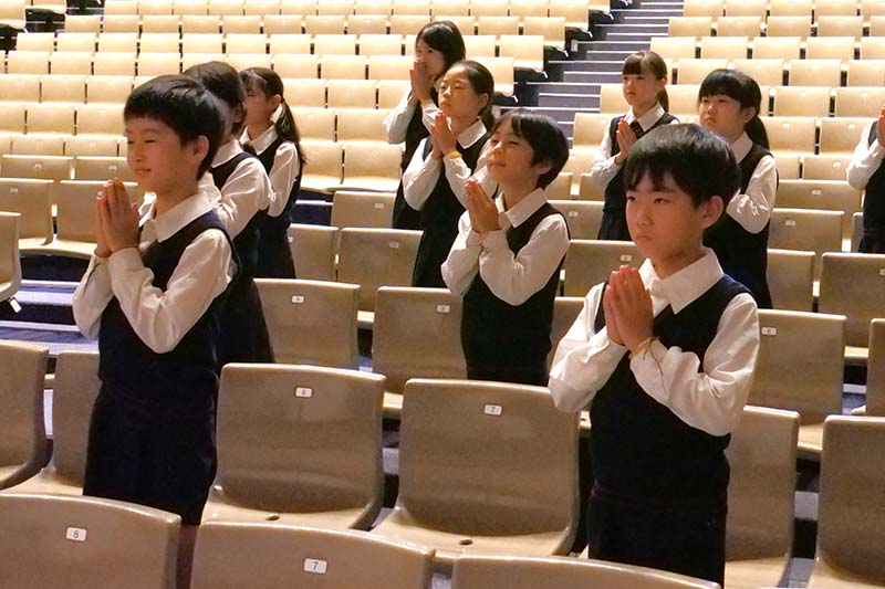 講堂での感謝祭