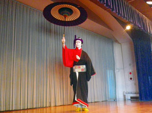 伝統芸能鑑賞会（11月）<br>歌舞伎や能など、普段目にするこの少ない、伝統芸能を鑑賞します。