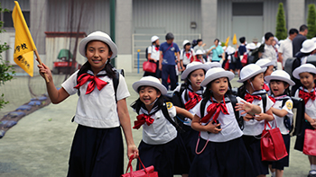 東京女学館小学校 赤バッグ www.krzysztofbialy.com