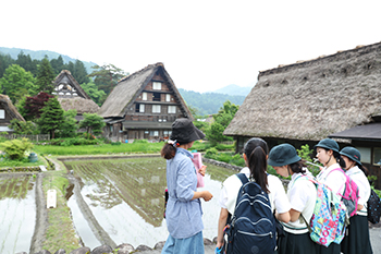 　　修学旅行