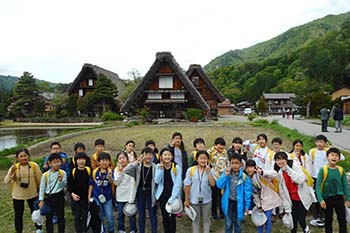 北アルプス自然教室（5月 第5学年） <br>世界文化遺産 白川郷 <br>合掌造り集落の見学