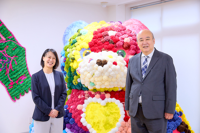 （左）校長　百合岡依子先生<br>（右）教頭　中山正秀先生